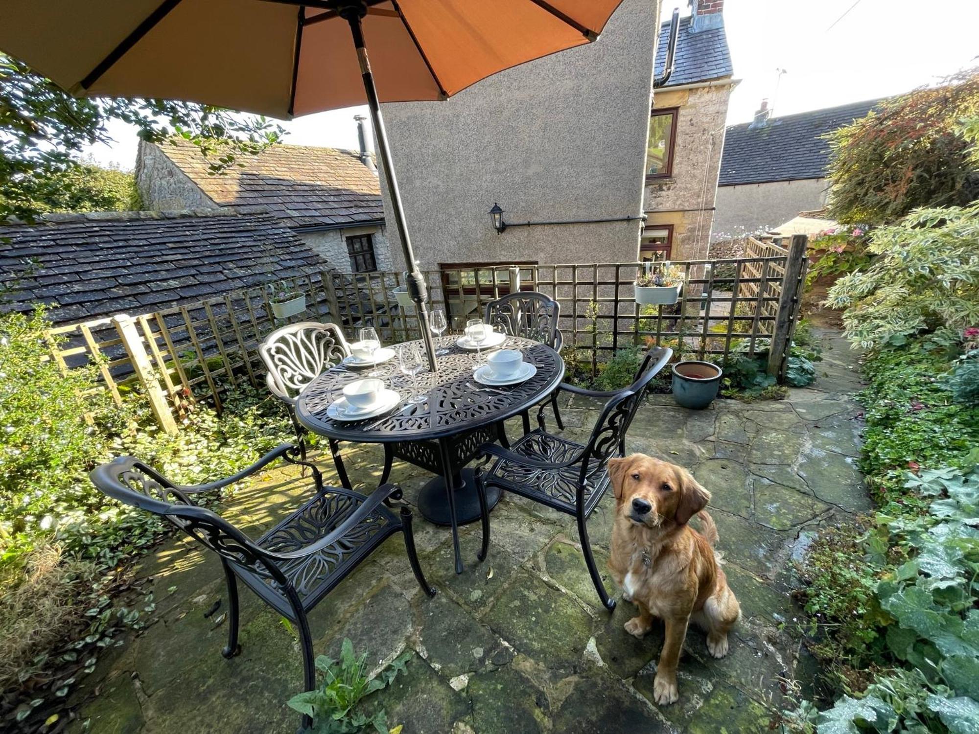 Muddy Paws Cottages - The Nook Taddington Exterior foto